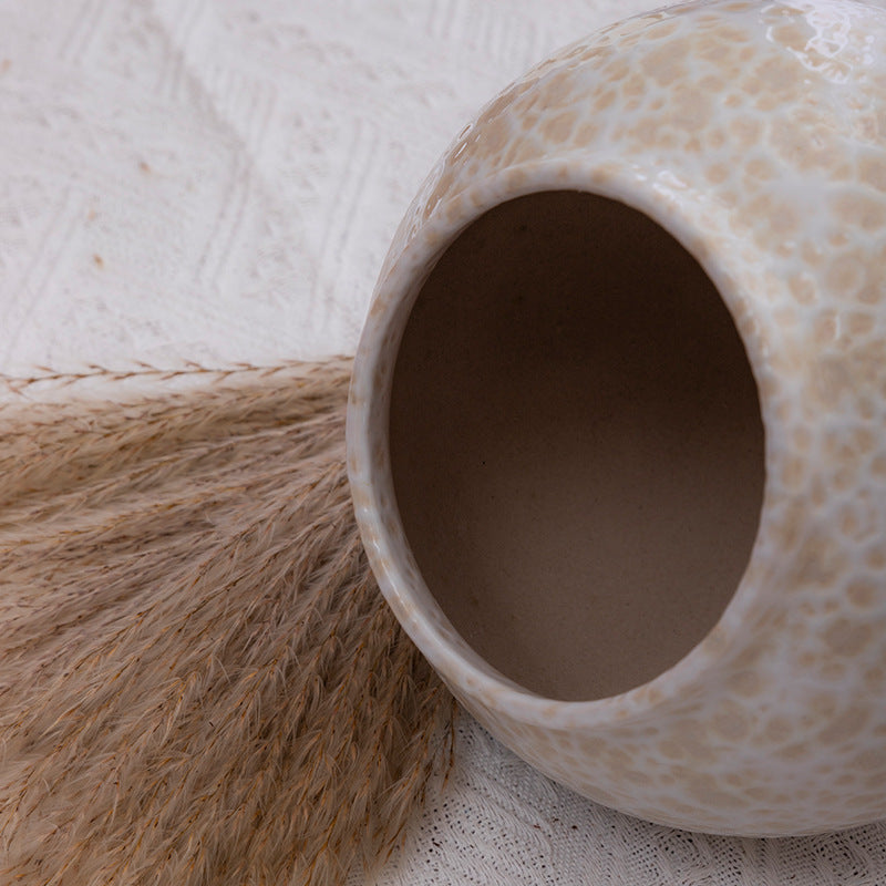 White Ceramic Vase For Simple Flower Display