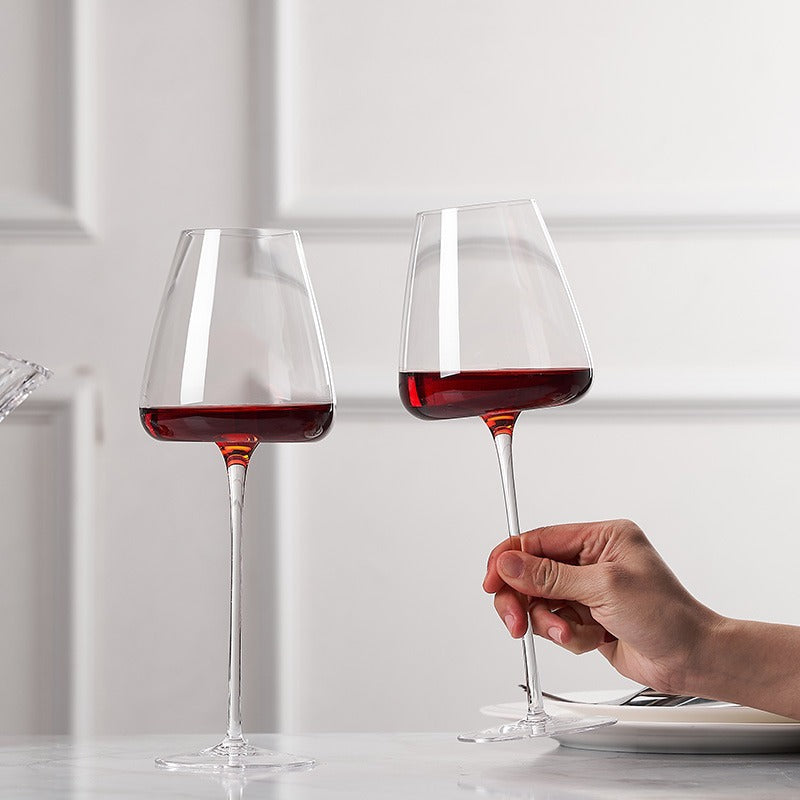 Thin and transparent crystal glass wine glass